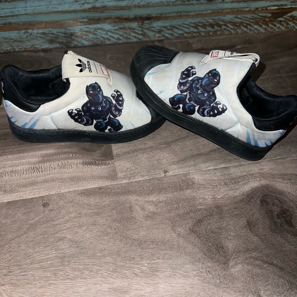 Adidas x marvel sneakers toddler - Picture 1 of 3